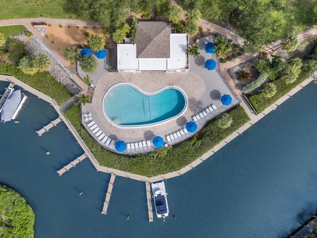 Midnight Cove II by Tropical Sands Accommodations Pool