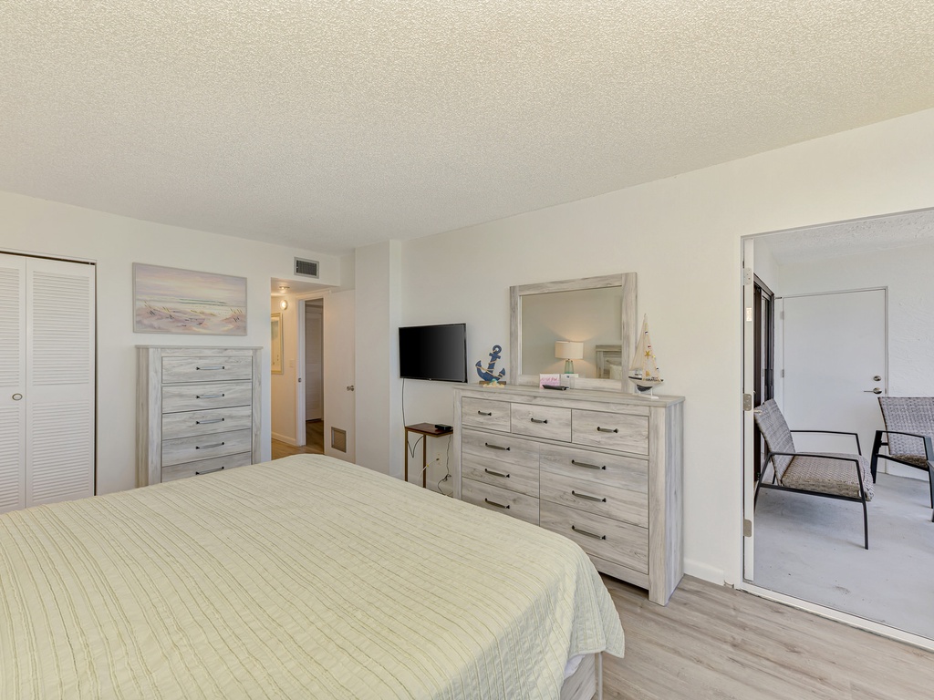 Primary Bedroom, King