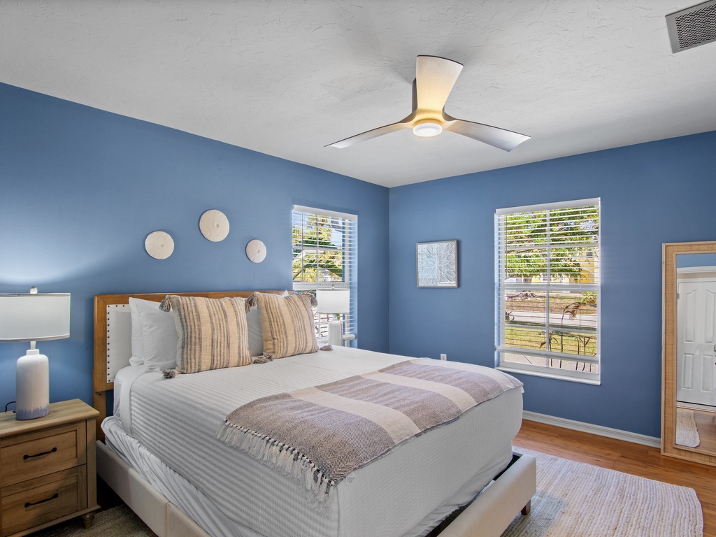 Third Bedroom, Queen