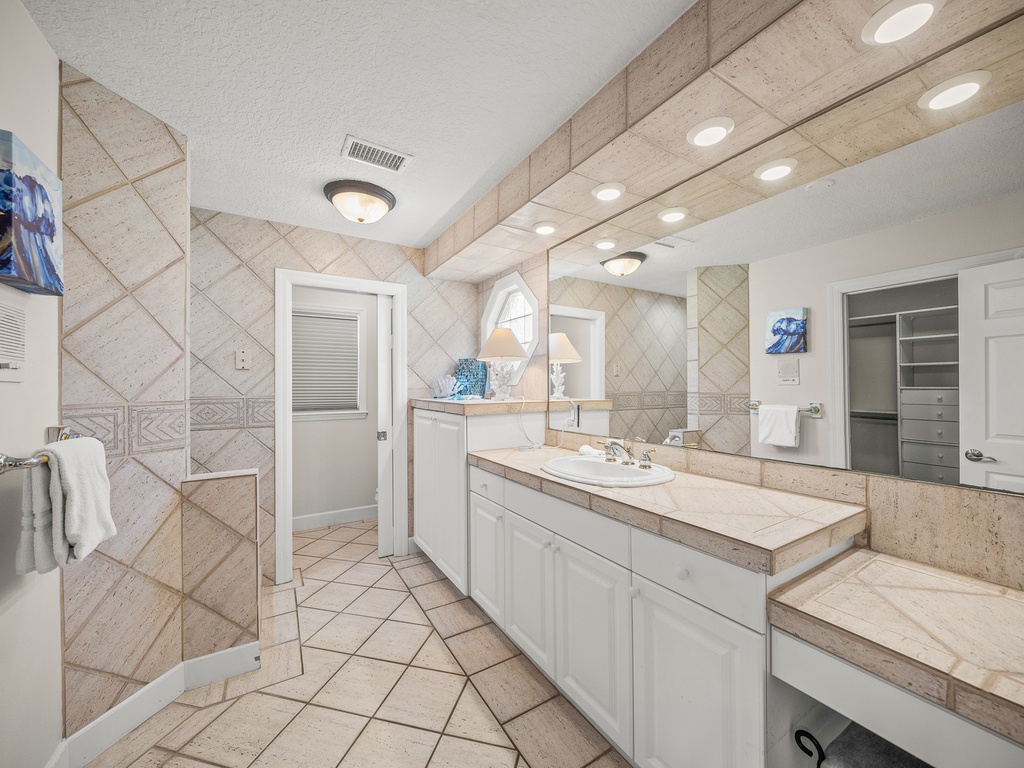 Primary Bedroom (2nd floor), Ensuite Bathroom