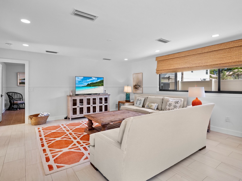 Main Spacious Open Living Space w/ TV