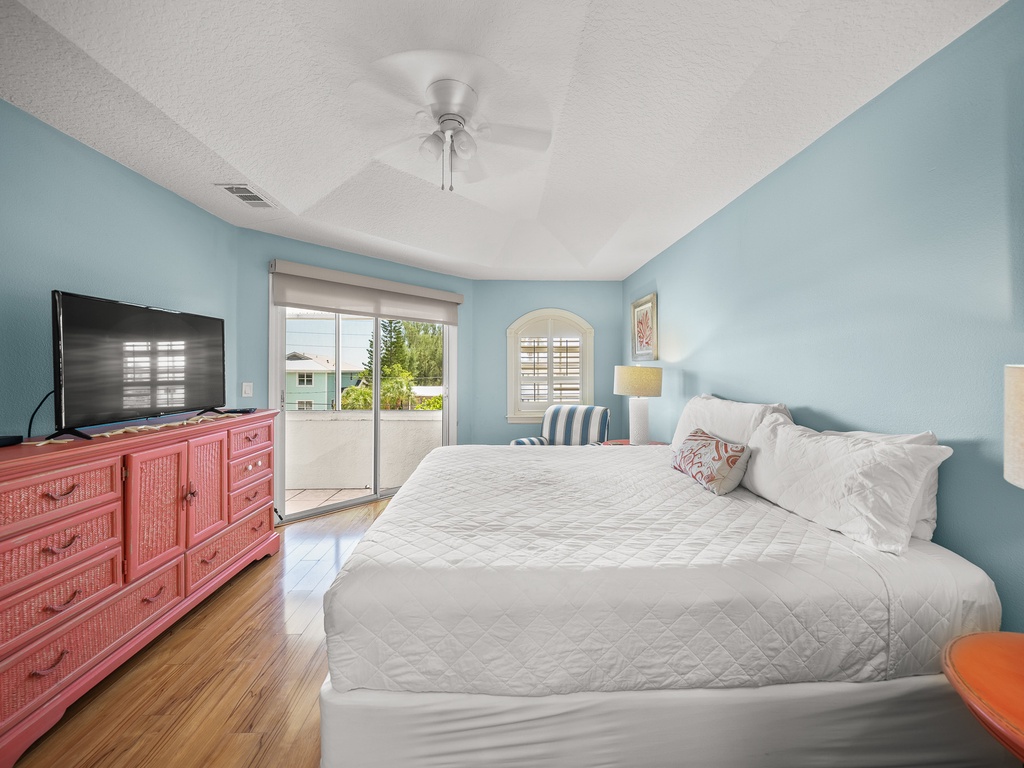 Second Bedroom (2nd floor), King bed