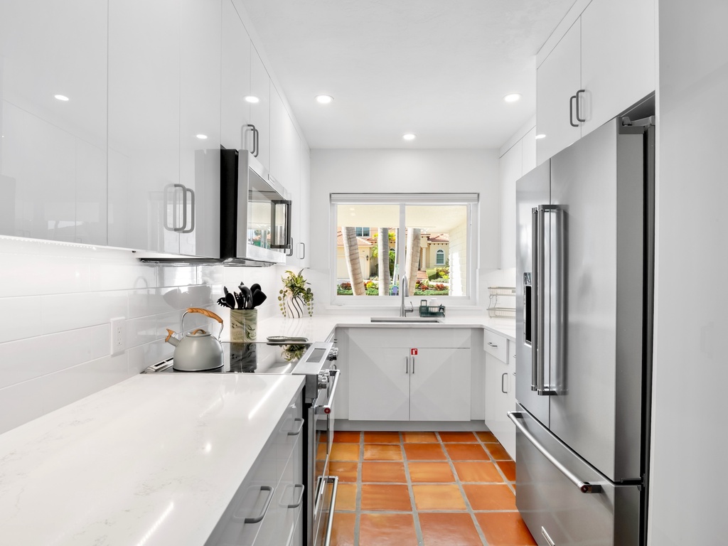 Fully equipped modern kitchen