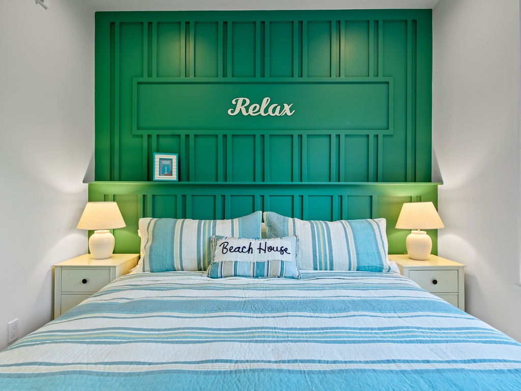 Seventh Bedroom (3rd floor): King bed