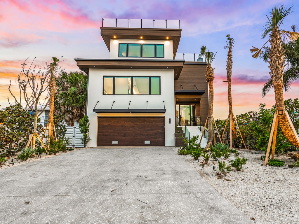 Knot A Basic Beach House - Lido Key Vacations