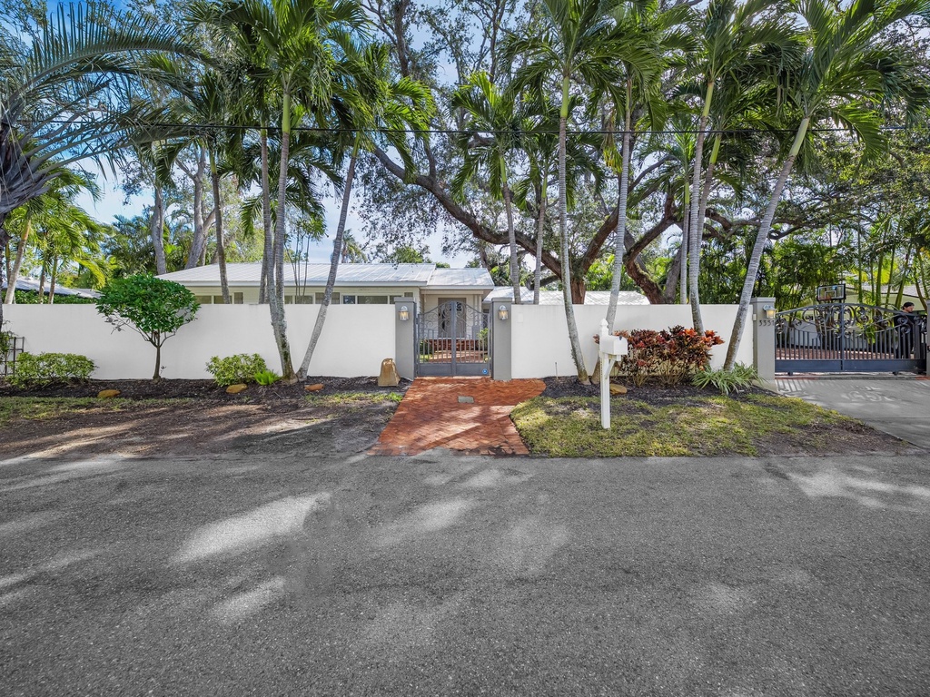 The Shaded Sanctuary - Siesta Key Luxury Rental Properties