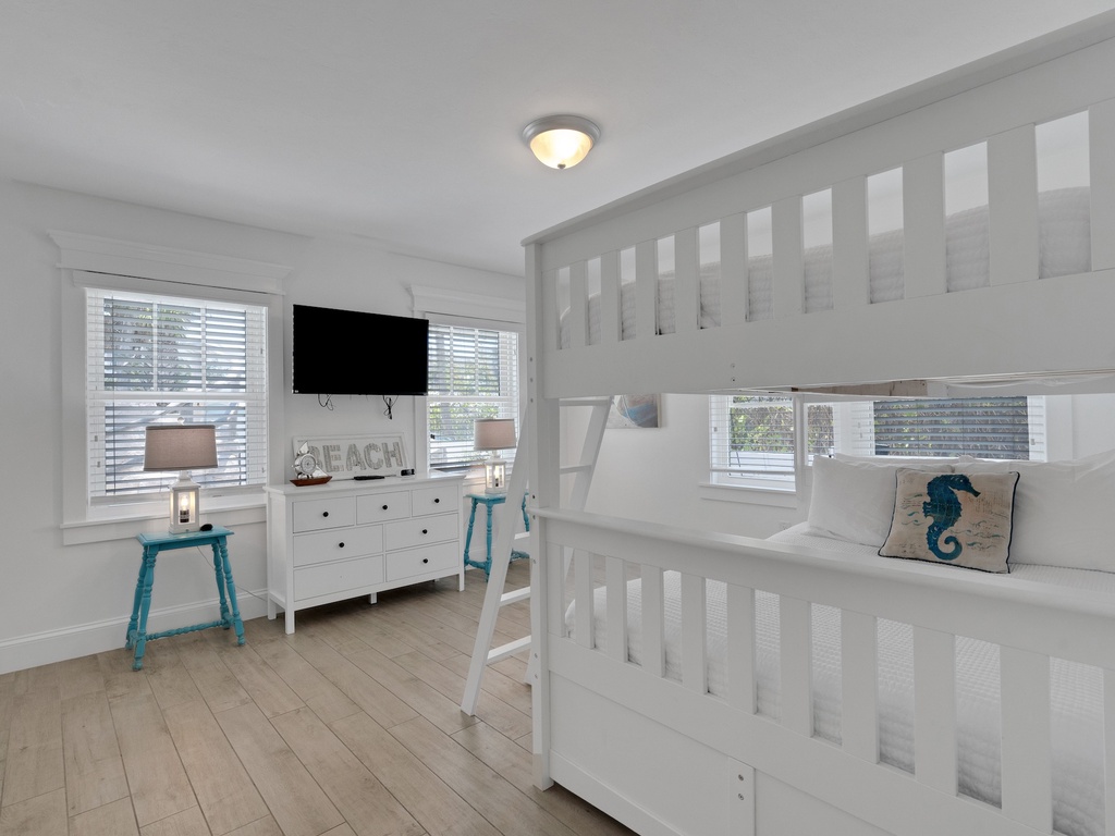 Eighth Bedroom, Full/Full Bunk