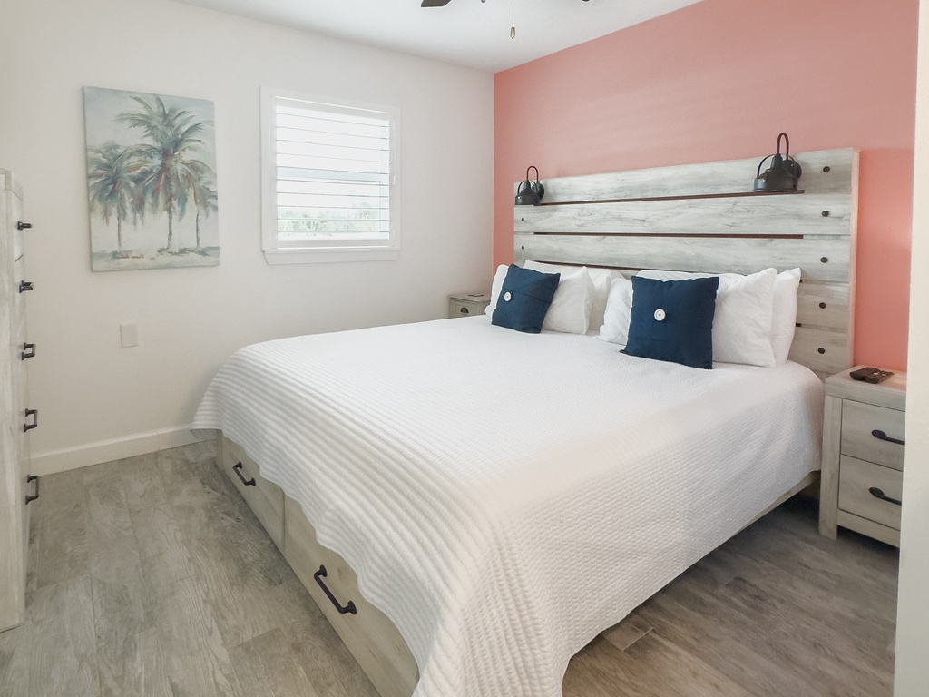 Master Bedroom, King Bed