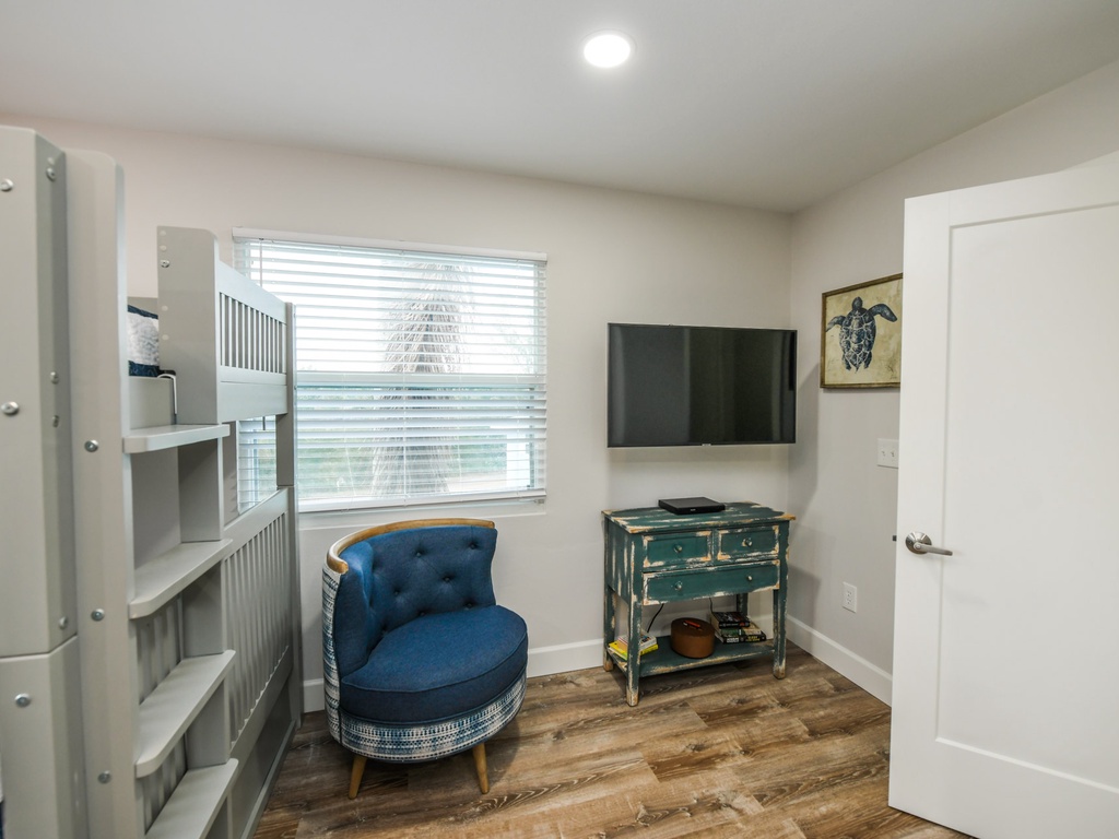 East Unit - Third Bedroom - Two Full Bunks