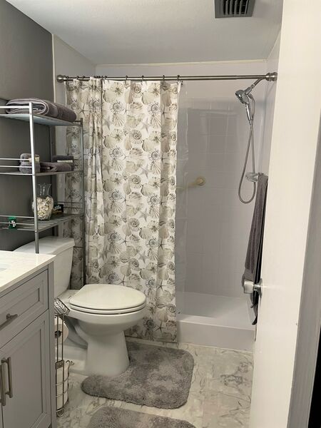 Guest Bedroom, Bathroom