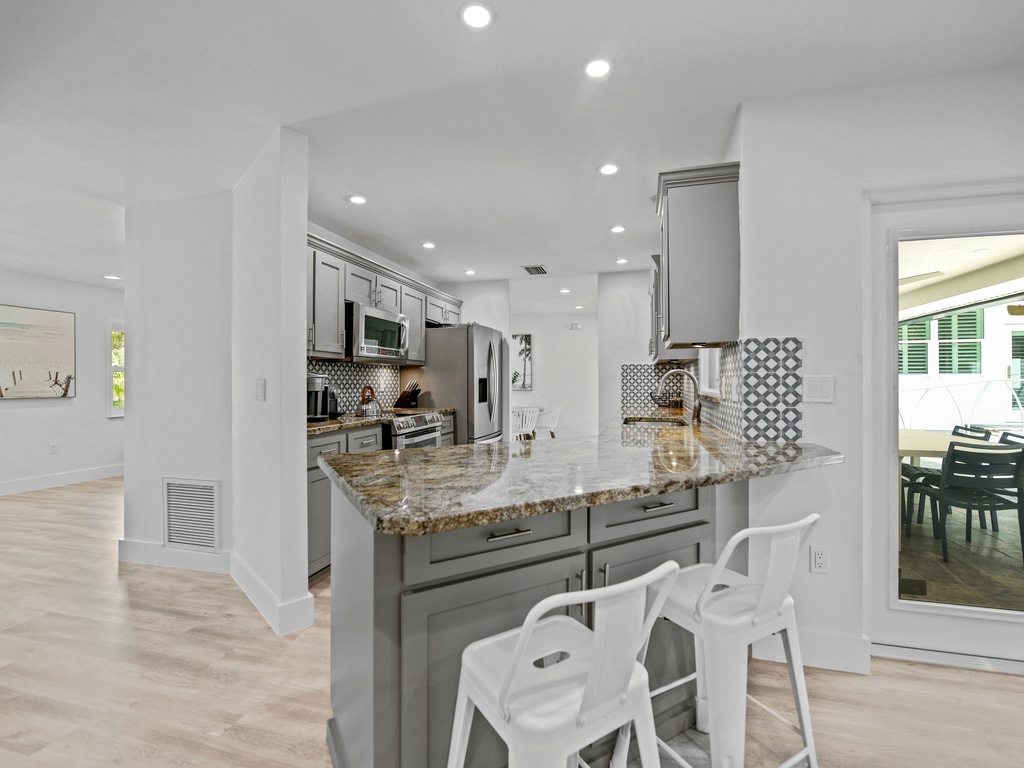 Functional island for casual dining