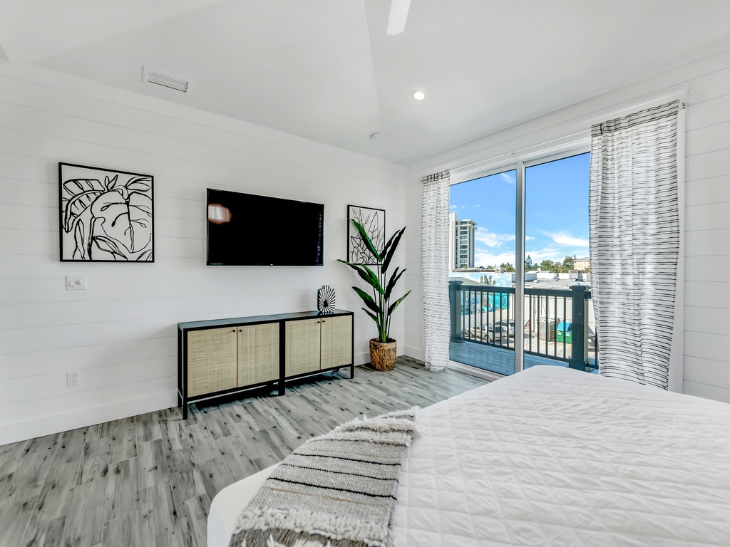 Primary Bedroom (3rd Floor), King bed