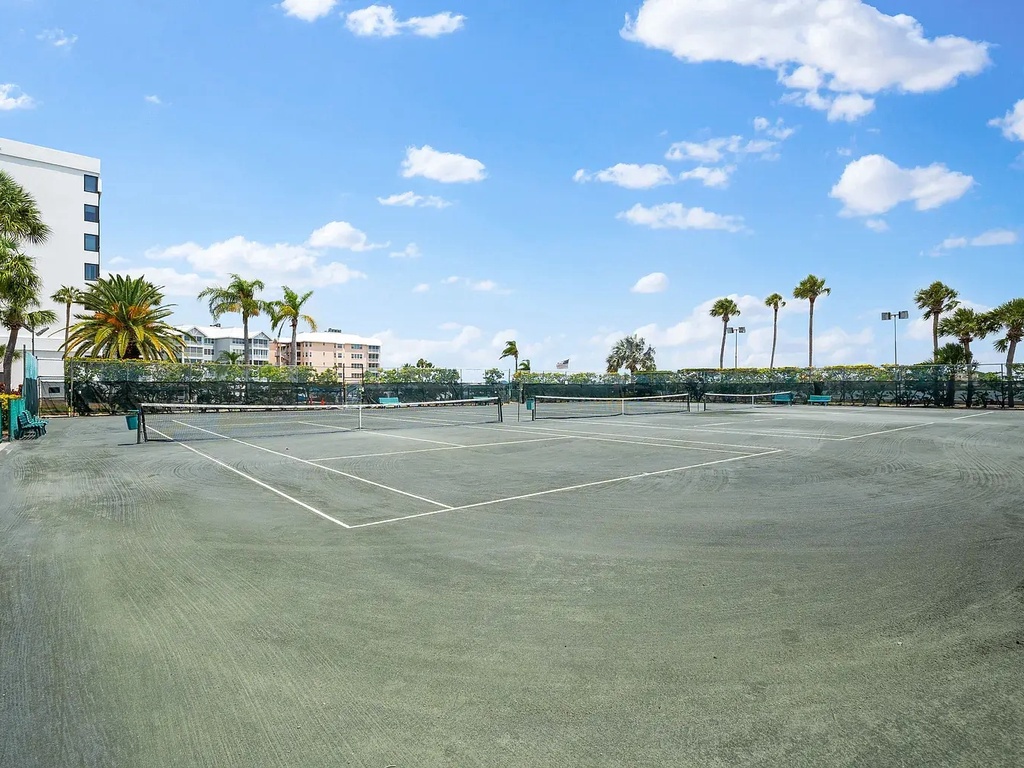 Tennis Courts - Harbor Towers