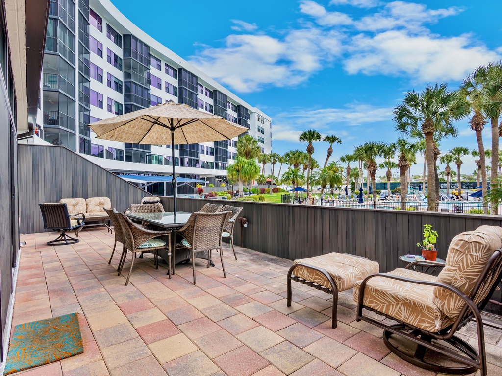 Outdoor Living Space, Seating