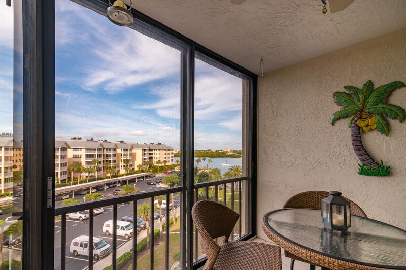 Private Balcony - Outdoor Dining Area