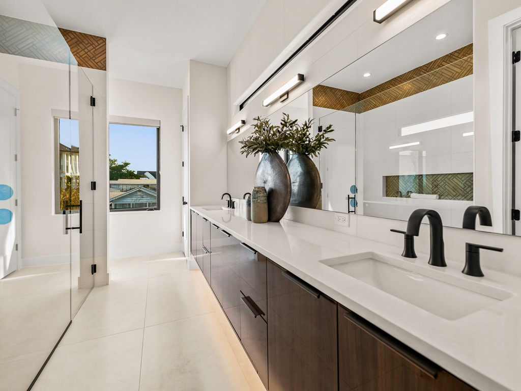 Primary Bedroom, Ensuite Bathroom