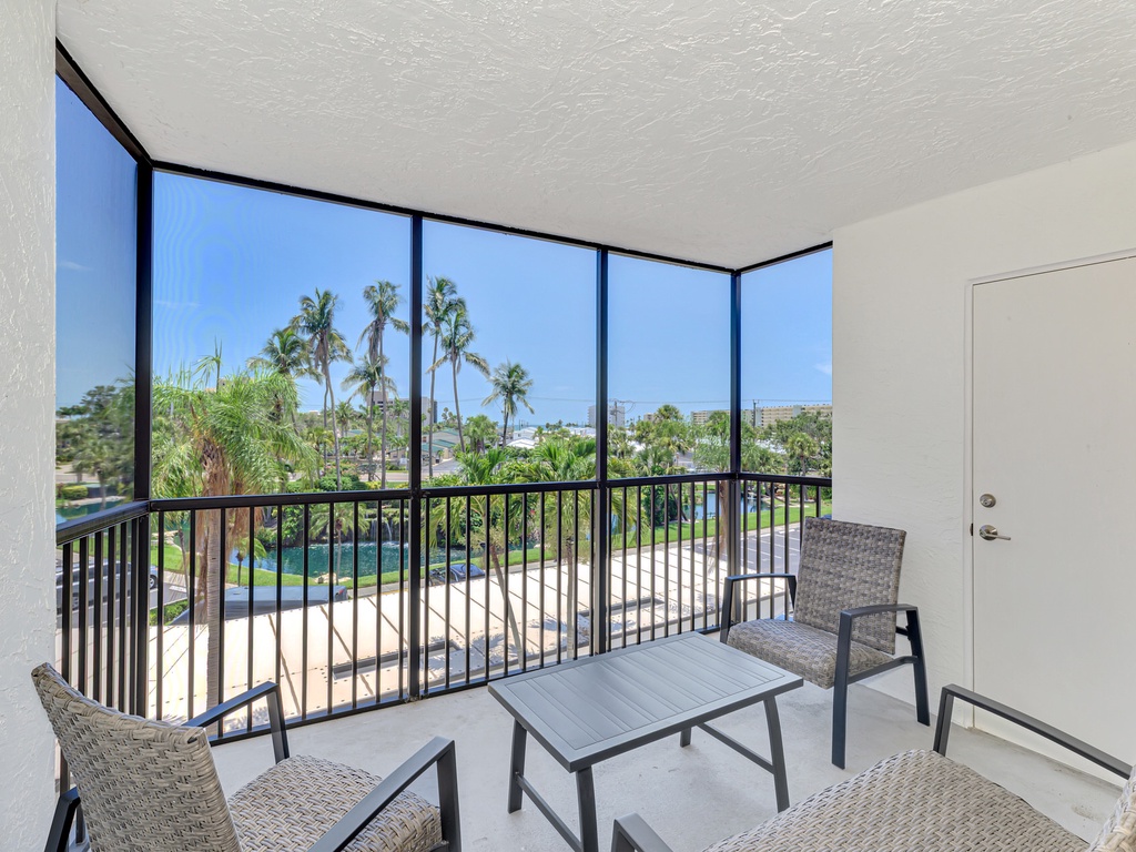 Screened-in Balcony
