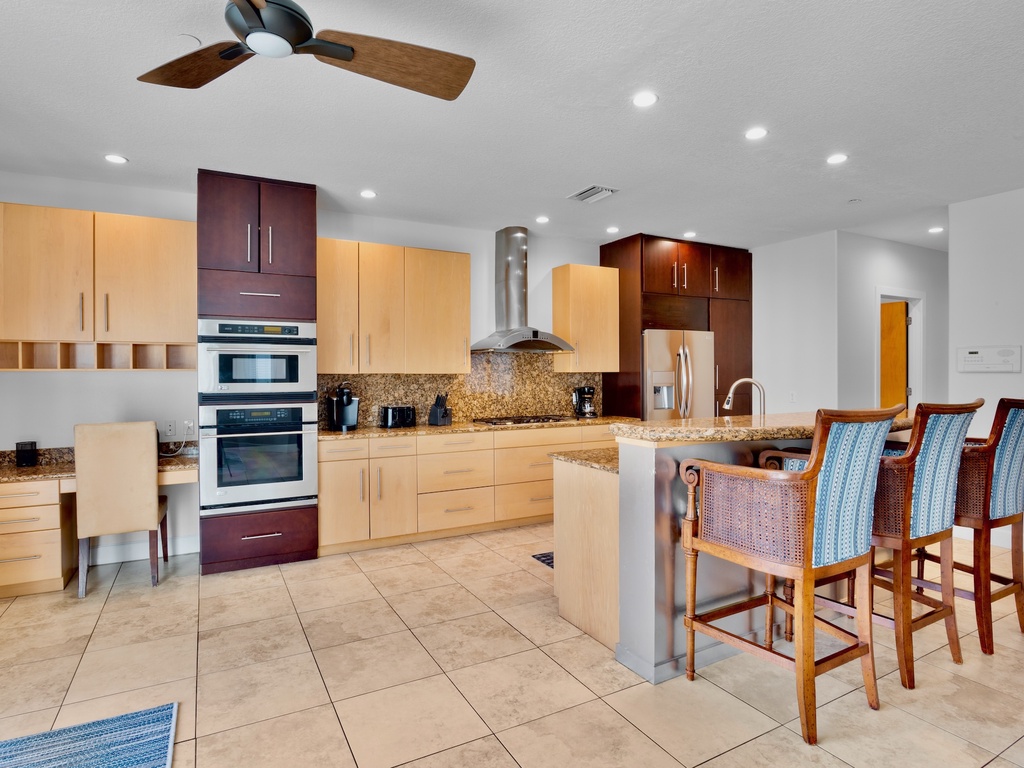 Kitchen, Desk Area