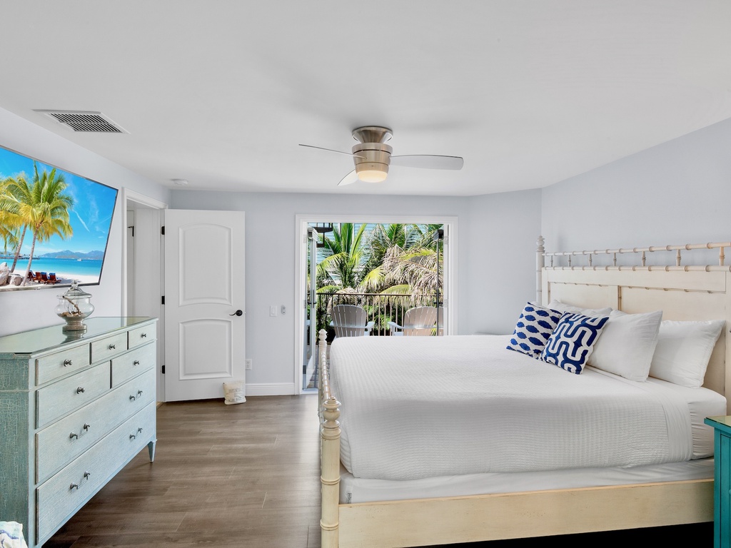 Second Bedroom, King