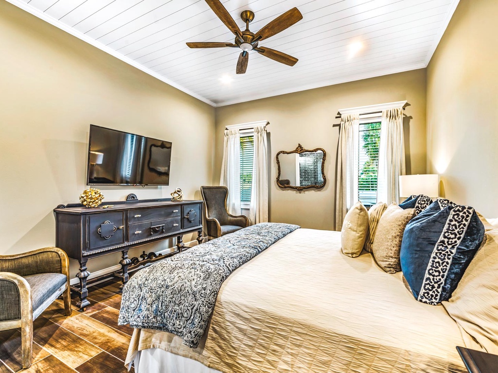 Second Bedroom, King Bed