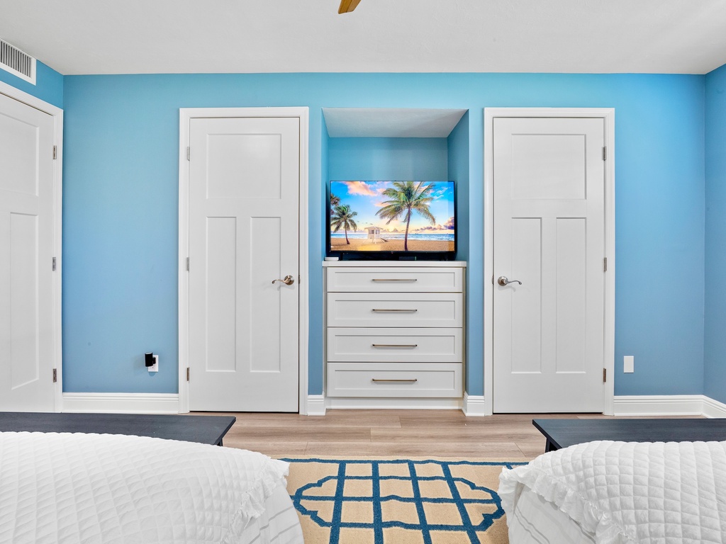 Gulf and Bay Club B110 by Tropical Sands Accommodations