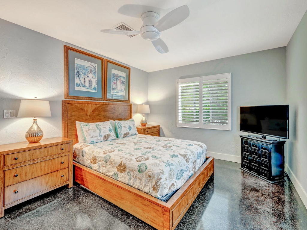 Third Bedroom, King bed