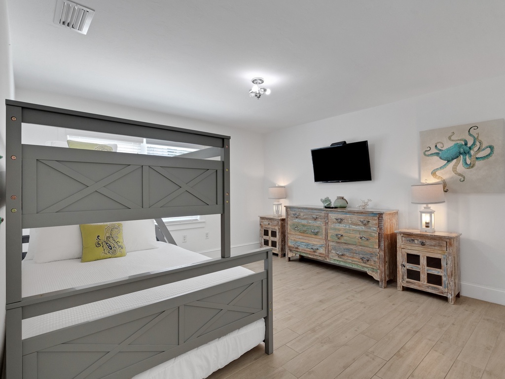 Seventh Bedroom, Twin/Full Bunk