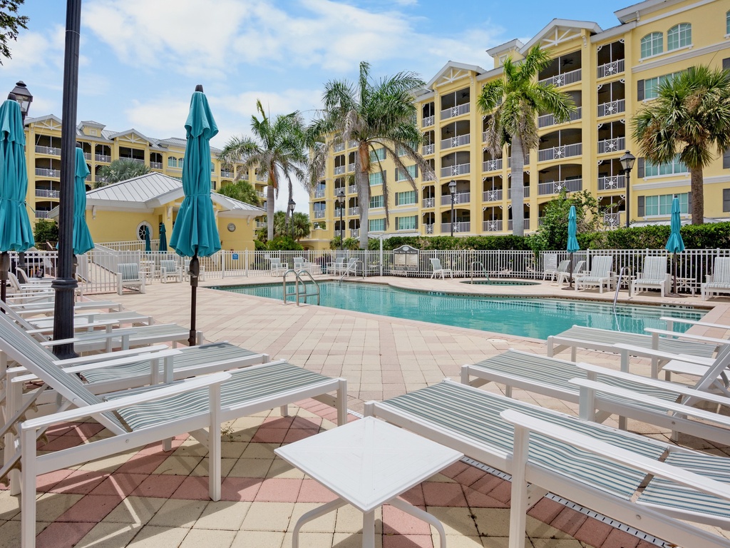 Poolside Loungers
