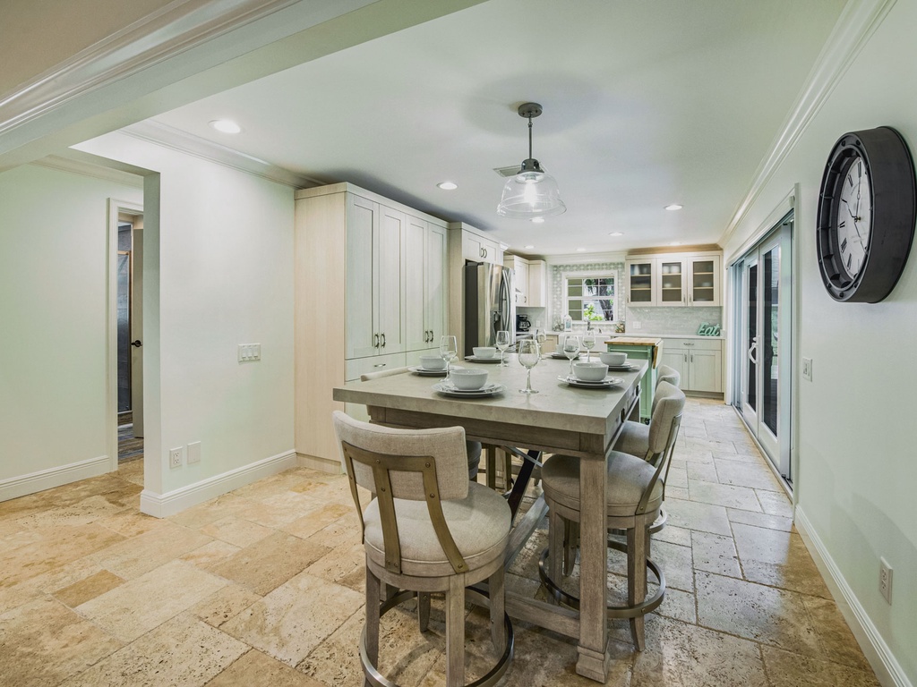 Dining Table - Seating for 6
