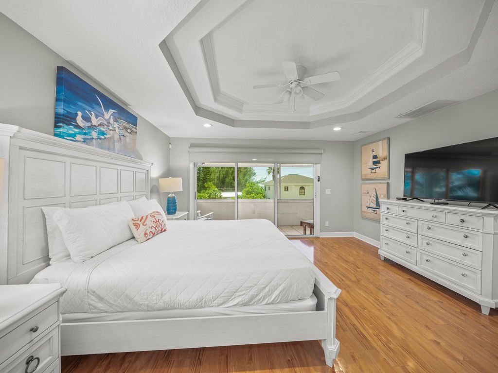 Primary Bedroom (2nd floor), King bed