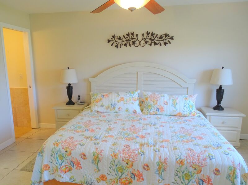 Master Bedroom - Queen