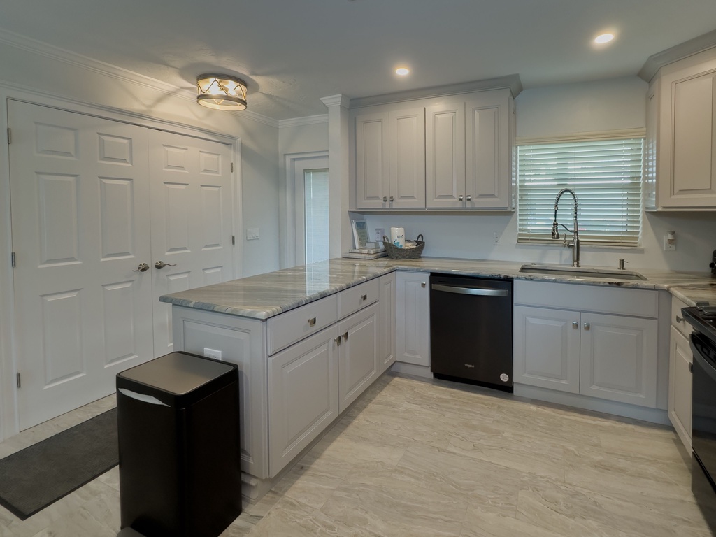 092 kitchen 1