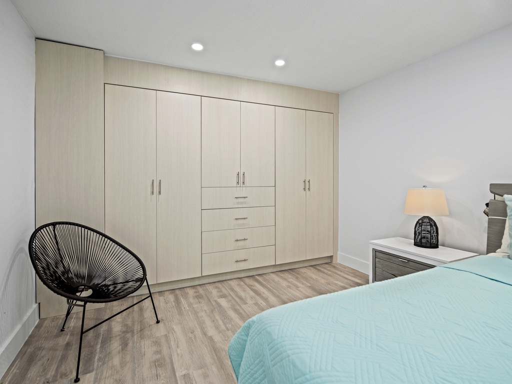 Second Bedroom, King bed