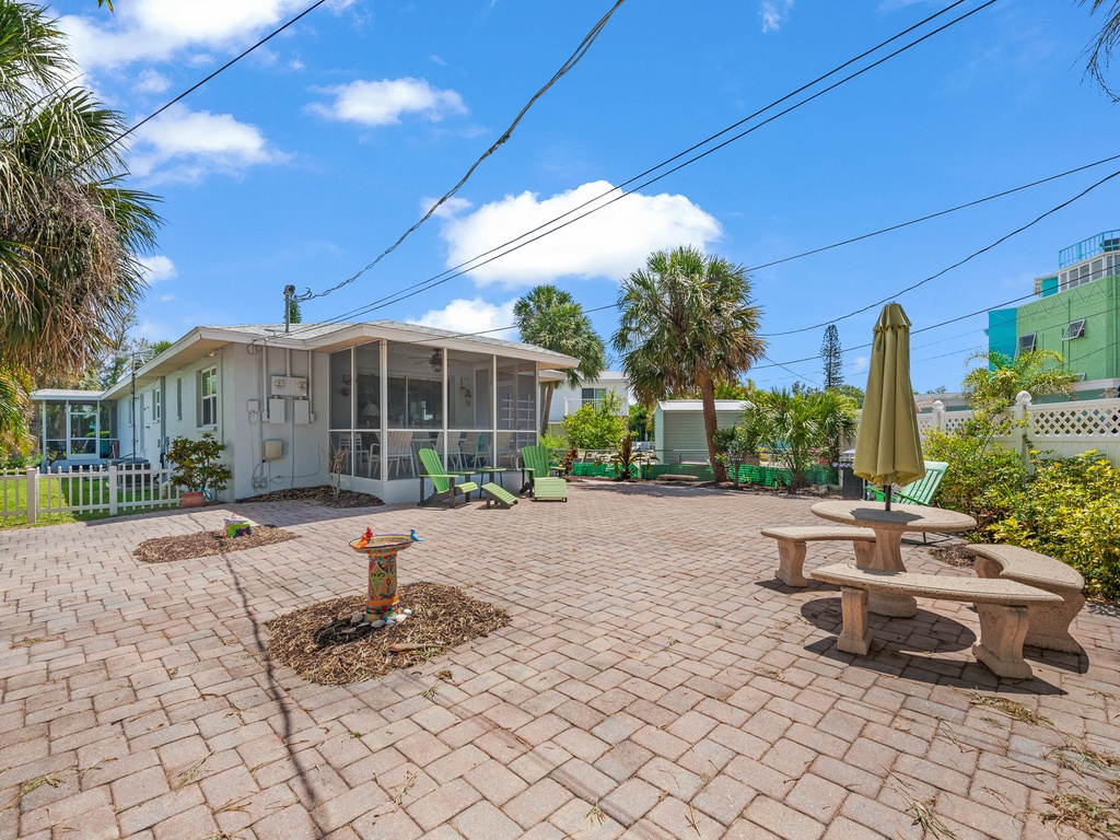 Off The Hook - By Tropical Sands Accommodations