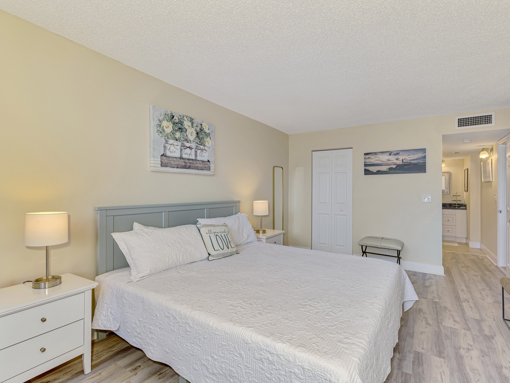 Second Bedroom, King