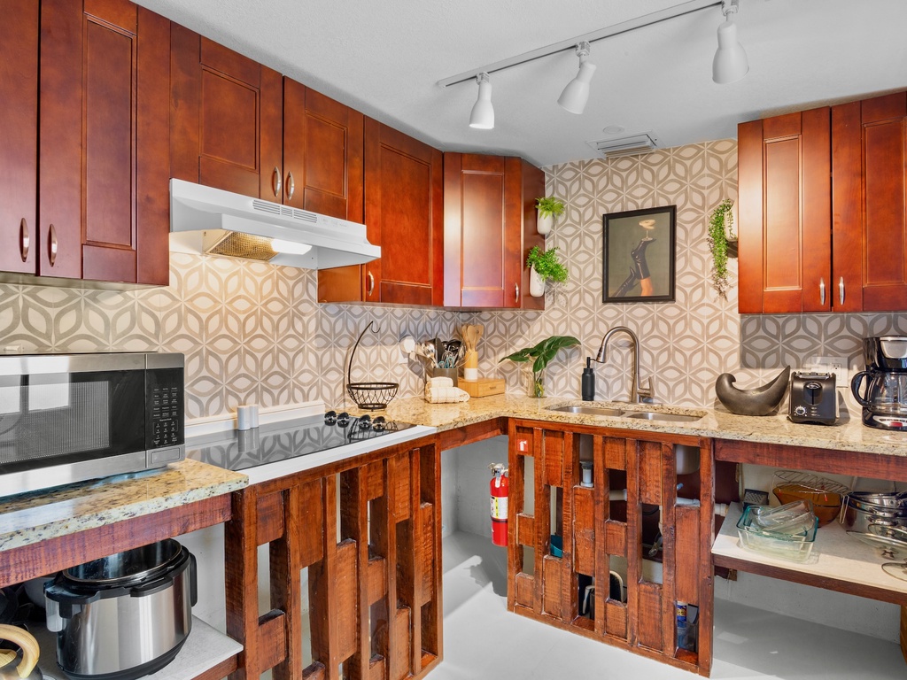 Guest House, Fully Equipped Kitchen