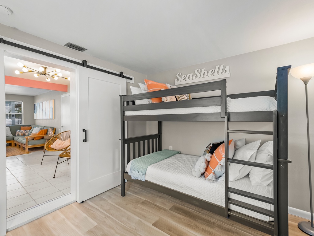 Bonus Sleeping Area (Second Cottage), Twin-over-twin bunk bed