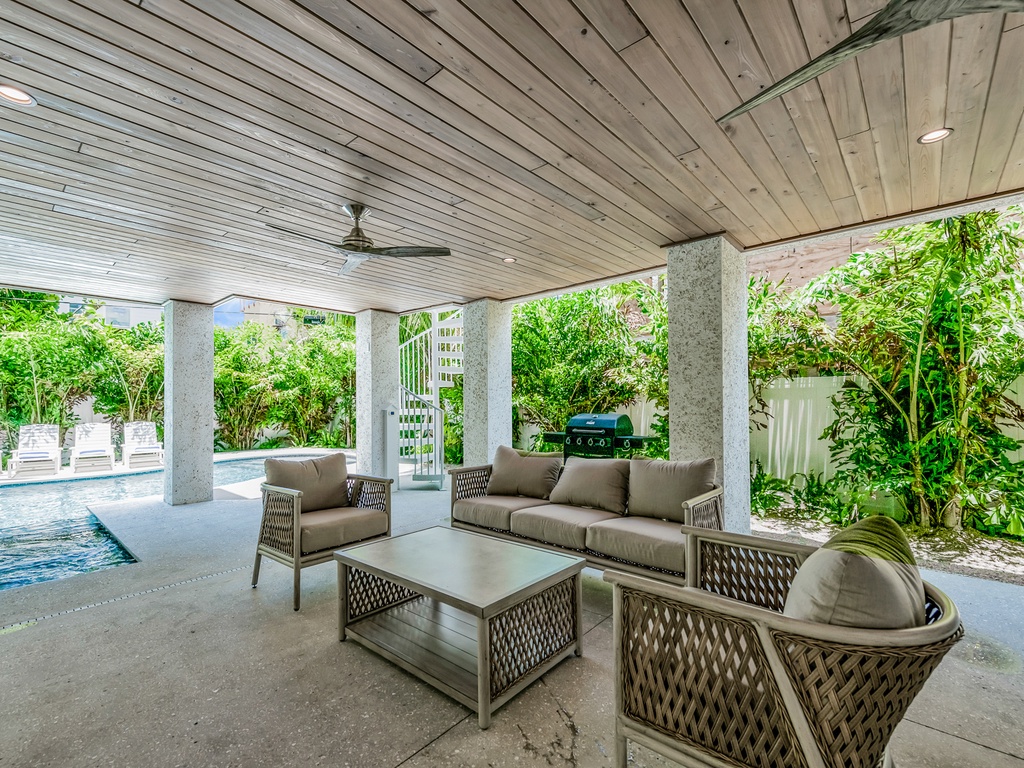 Outdoor Seating and Grill