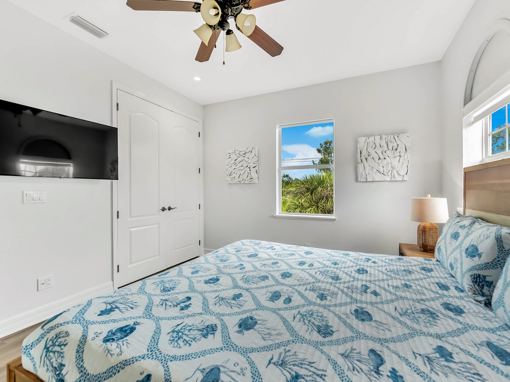 Third Bedroom, King bed
