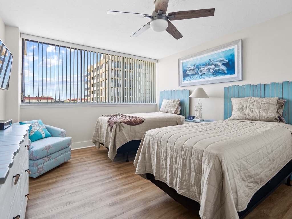 Second Bedroom - Two Twins