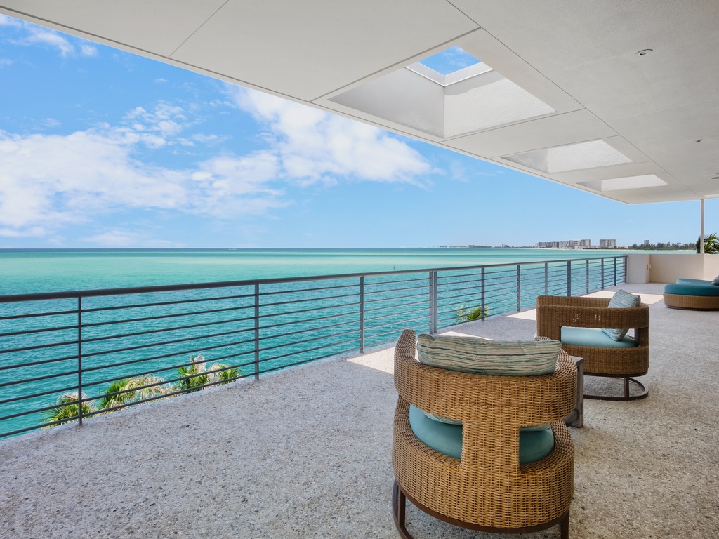 Primary Bedroom, Balcony Seating Area