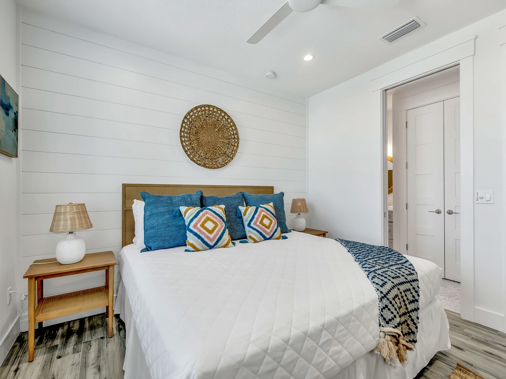 Additional Bedroom - King