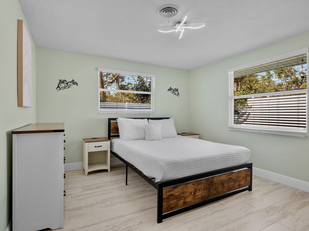 Second Bedroom, Queen bed