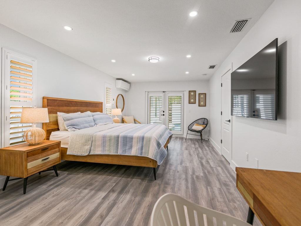 Primary Bedroom, King bed