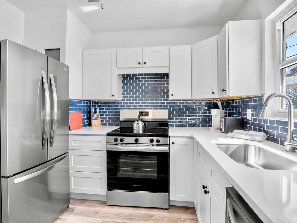 Spacious kitchen with appliances