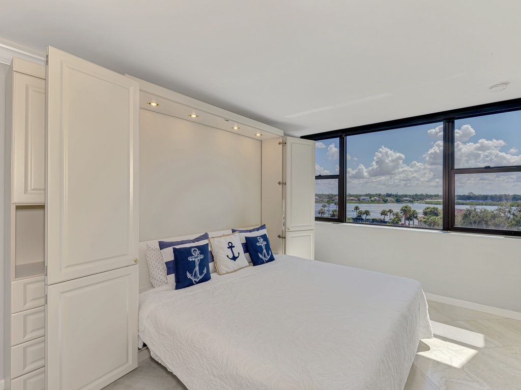 Second Bedroom, King