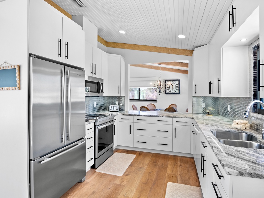 Fully Equipped Kitchen with Appliances