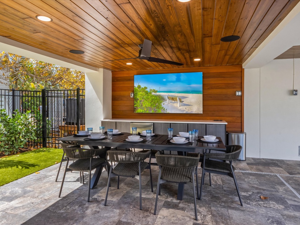 Outdoor Dining and TV
