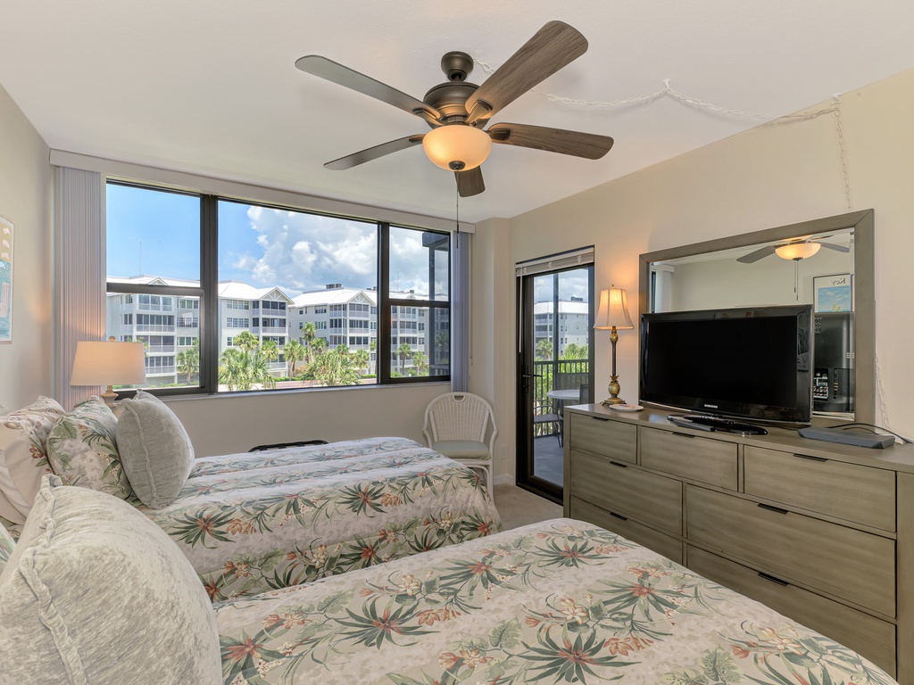 Second Bedroom, Two Twin beds