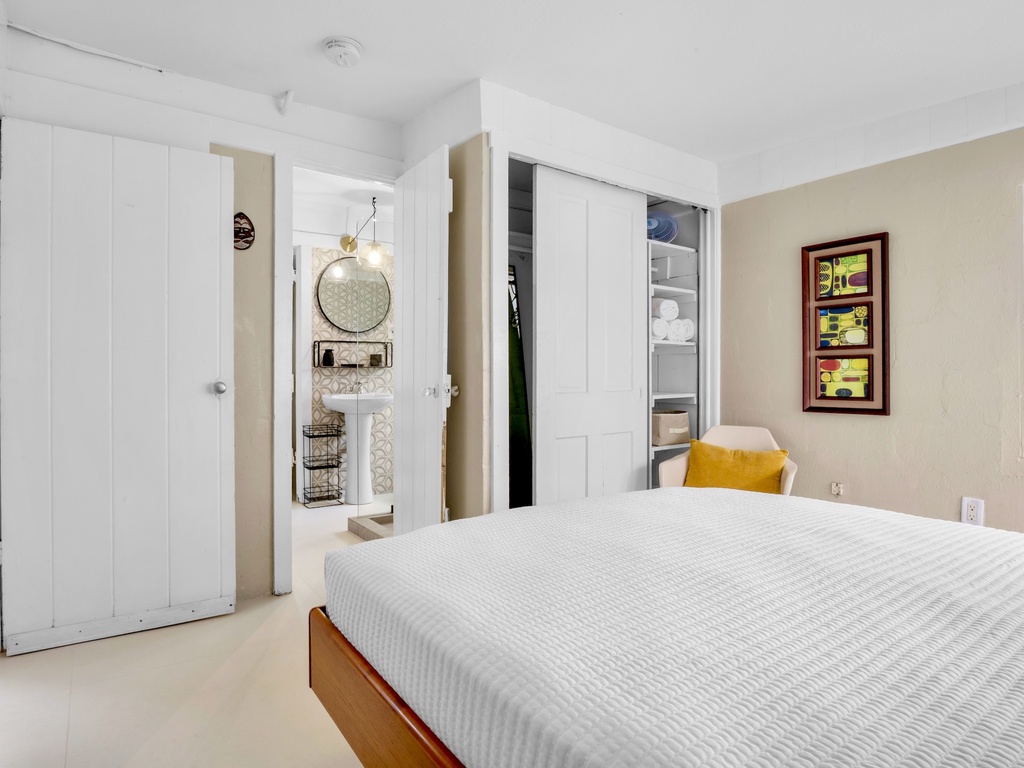 Primary Guest Bedroom, Queen